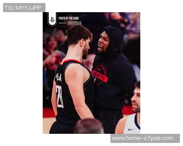 团队齐心协力杜兰特状态低迷贾巴里和申京联手助力球队取得胜利